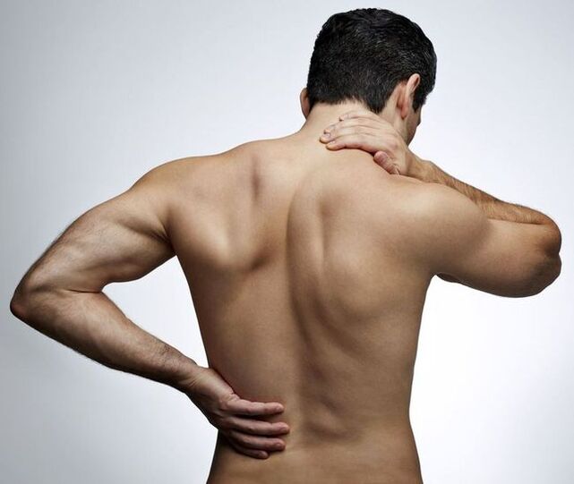 Long-term pain under the left shoulder blade in a man, requiring a visit to the therapist